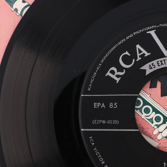 Artie Shaw & His Orchestra, Frenesi/Begin The Beguine/Star Dust 45 rpm Record EP - Picture 7 of 12